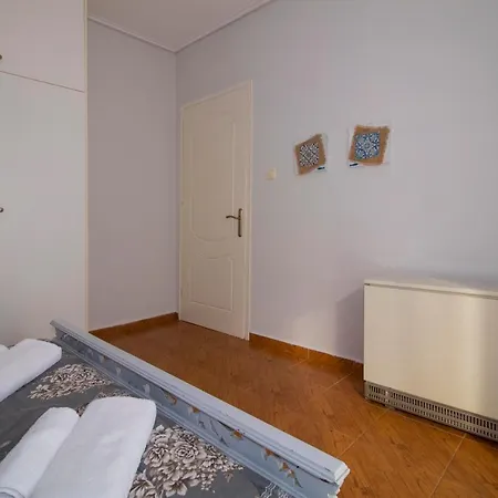 Laconian Collection Thermopylon Road Comfy